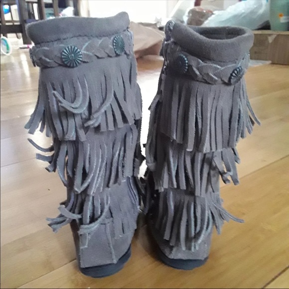 Minnetonka gray moccasins 8 toddler triple fringe - Picture 7 of 8